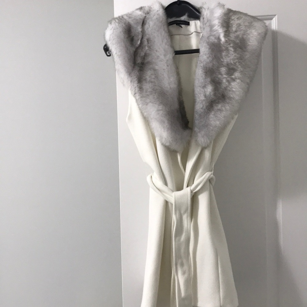 Sleeveless faux fur coat